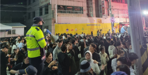 구미署, 라면축제 안전 이상무…‘키다리 경찰’ 배치로 사고예방
