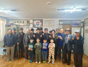 대구 군위군 의흥어린이집 원아들, 노인회 분회에 정성가득 깍두기 전달