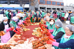 포항시새마을회, 김치에 이웃사랑 ‘듬뿍’