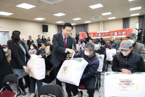 대구시 중구, 취약층 어르신에 겨울나기 이불 전달