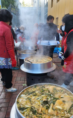 경산시 금송봉사회, 국 판매 바자회 개최