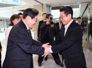 李ㆍ李 회동 “APEC 예산 추가 지원…증액 필요시 정부와 협의”