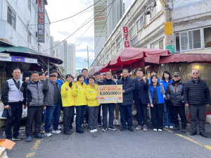 한국장학재단, 대구적십자에 선물꾸러미 전달