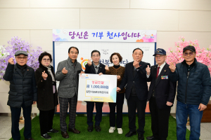 김천시보훈단체협의회, 김천복지재단에 성금 100만원 전달