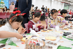“크리스마스 즐기며 영어랑 놀았어요”