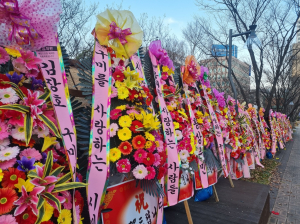 이승환 '탄핵콘서트?' 구미시 공연 취소로 맞대응