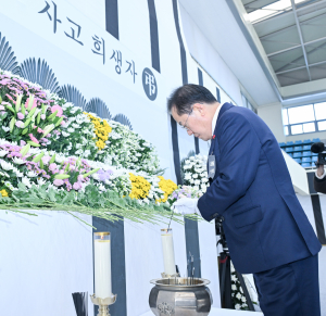 홍준표 대구시장, 여객기 참사 희생자 넋 기리며…