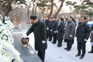 주낙영 경주시장, 황성공원 충혼탑서 신년 참배