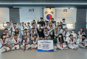 포항 환호동 ‘희망아이태권도’ 십시일반 모은 라면 50박스 기탁