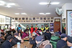 포항시의회, 새해 첫 무료급식 배식 봉사
