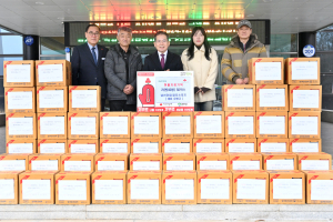 남선건업ㆍ정우스포츠 유병규 대표, 군위군 저소득층 위해 라면 50박스 기부