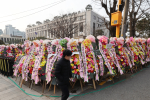 역사적 판결 앞둔 헌재, '법리로 판결하라!'