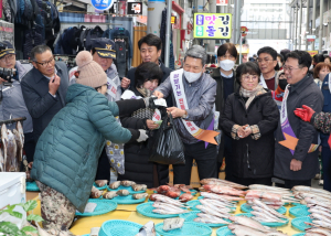 이강덕 포항시장, 전통시장서 민생현장 살피기
