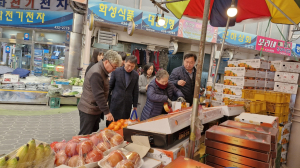 김천시 건축디자인과, 전통시장 장보기 행사 동참