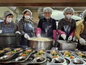 포항시 북구청장, 무료급식소 배식봉사