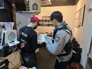 대구서부경찰서 평산지구대 성종근 경위, 자영업자 피해사례 청취...범죄예방 홍보 활동