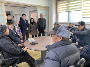 상주 김기우 모서면장, 새해 경로당 위문