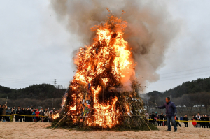 영주시 “달집과 함께 액운 훨훨 날려요”