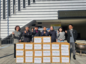 김천시 평화남산동 비둘기농악단, 경로당에 사랑의 라면 전달