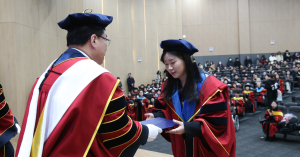 대가대 전기 학위수여식…2438명 학사모