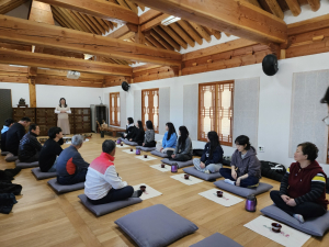 경주 화랑마을, APEC 고위관리회의 자원봉사자 팸투어 가져