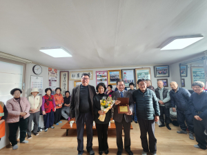 김진열 군위군수, 노행2리 마을서 감사패