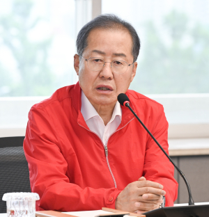洪 “이재명 암살설, 감옥이 가장 안전”
