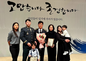 동해해경 김홍윤 경정ㆍ강동진 순경 영예로운 제복상