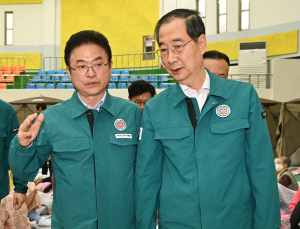 한덕수 권한대행, 의성 산불피해 현장 방문
