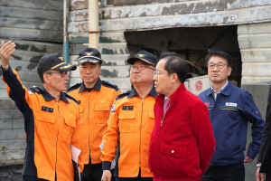 서대구산업단지 화재현장 방문한 홍준표 대구시장