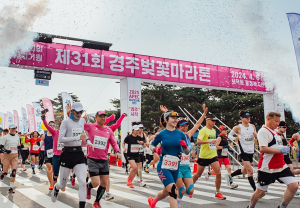 벚꽃비 맞으며 경주 보문단지 달린다