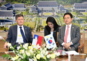 이철우 경북도지사, 주한 칠레대사와 교류 논의