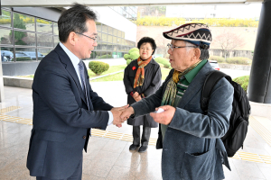 ‘풀꽃’ 나태주 시인, 대구 군위군 방문