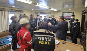 코카인 2톤 해양 밀반입 선원2명 구속영장 신청