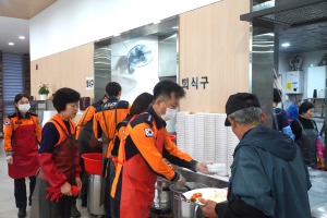 포항남부소방서, 오천교회 무료급식소 봉사활동