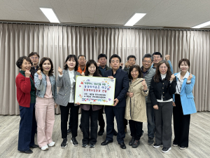 대구 동구 해안동 지역사회보장협의체ㆍ민간사회안전망,  육영학사 청소년에 야구복ㆍ경기관람권 전달