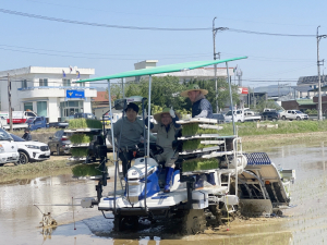 이앙기도 자율주행…포항시, 첨단 농업시대 ‘활짝’