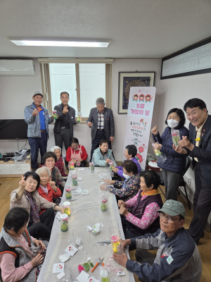군위군 효령면 고지바위권역 8개마을, 가정의달 맞이 카네이션 만들기