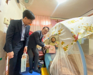 포항시 남구, 독거어르신에 사랑의 카네이션 전달