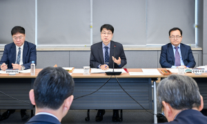 “엄중한 시기, 공무원 정치적 중립 철저”