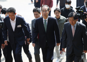 박정희 생가 찾은 韓…“뜻 새길 것”
