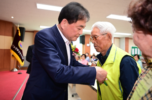 김천시, ‘제53회 어버이날’ 맞아 노인회 방문 인사