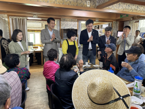 구미 초원삼겹살, 어르신 400여 명에 식사 대접
