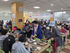 구미시 노인종합복지관, 어버이날 경로식당 무료급식