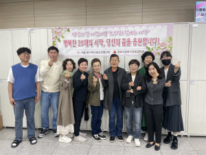 영주 가흥1동, 성년의 날 맞은 청년 7명 축하 선물 전달