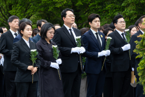 용혜인 기본소득당 대표, 노무현 전 대통령 서거 16주기 연이어 경남 방문