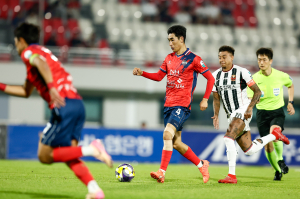 김천상무, VAR 골 취소로 서울에 아쉬운 패배