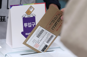 '투표지 반출·대리투표' 잇단 관리 부실…부정선거냐?