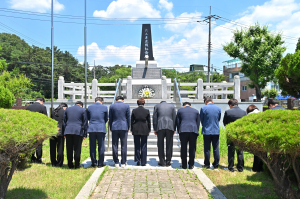 달성군의회, 6·25 참전용사 기념비 참배