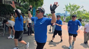 포스코퓨처엠, 철인3종 완주…“함께라면 어떤 위기도 극복”